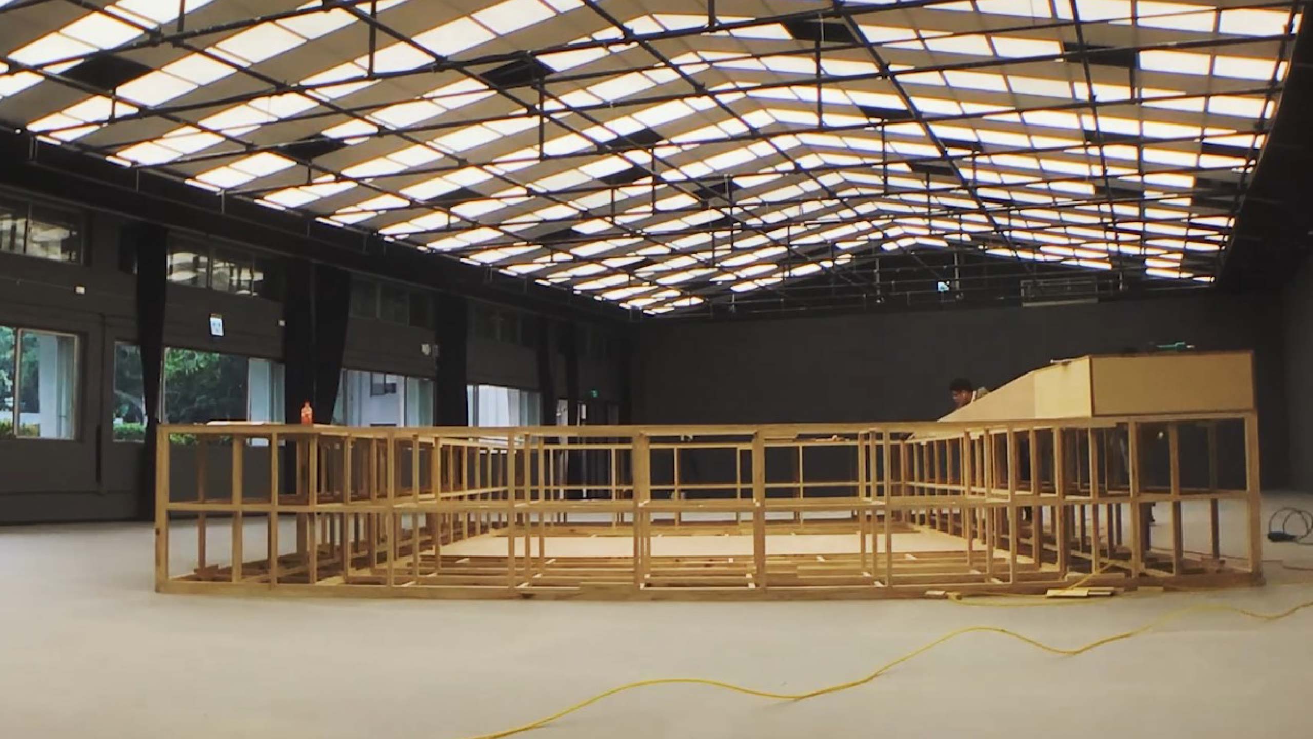 「崩塌記憶之宮」發掘現場：馬鈴薯形石器（蝠紋樣浮雕）、啞鈴形骨骼等